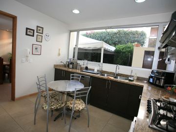 🏡 SE VENDE/ SE RENTA CASA EN TUMBACO, SEGURIDAD 24/7 Y EXCELENTE UBICACIÓN 🔑