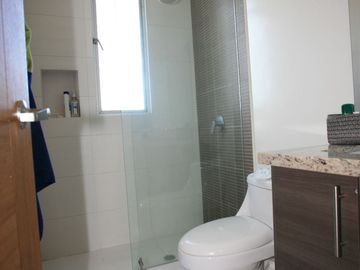 🏡 SE VENDE/ SE RENTA CASA EN TUMBACO, SEGURIDAD 24/7 Y EXCELENTE UBICACIÓN 🔑