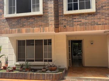 VENDO CASA CONJUNTO RESIDENCIAL CALEDONIA EN EL BARRIO TERRAZAS EN BUCARAMANGA