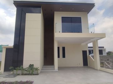 Venta Casa Urbanización El Condado Vicolinici Daule Guayaquil
