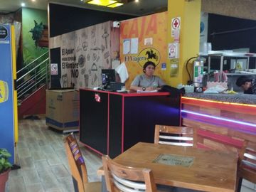 SE VENDE EDIFICIO DE 5 PISOS AL FRENTE DEL RIO HUALLAGA AL COSTADO DEL TOTTUS A.T. 290 M2 SUPER COMERCIAL Y CON LOS 5 PISOS CON RENTA MENSUAL.