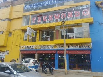 SE VENDE EDIFICIO DE 5 PISOS AL FRENTE DEL RIO HUALLAGA AL COSTADO DEL TOTTUS A.T. 290 M2 SUPER COMERCIAL Y CON LOS 5 PISOS CON RENTA MENSUAL.