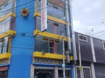 SE VENDE EDIFICIO DE 5 PISOS AL FRENTE DEL RIO HUALLAGA AL COSTADO DEL TOTTUS A.T. 290 M2 SUPER COMERCIAL Y CON LOS 5 PISOS CON RENTA MENSUAL.