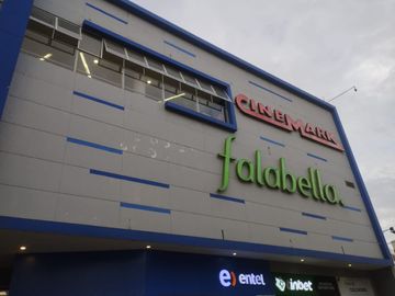 SE VENDE EDIFICIO DE 5 PISOS AL FRENTE DEL RIO HUALLAGA AL COSTADO DEL TOTTUS A.T. 290 M2 SUPER COMERCIAL Y CON LOS 5 PISOS CON RENTA MENSUAL.