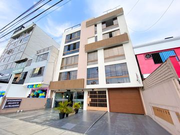 Departamento En Venta En San Borja – 1Er Piso Con Estacionamiento!