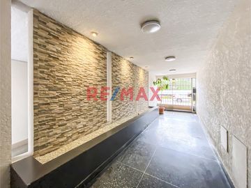 Departamento En Venta En San Borja – 1Er Piso Con Estacionamiento!