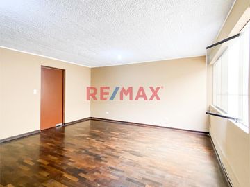 Departamento En Venta En San Borja – 1Er Piso Con Estacionamiento!