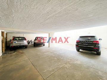 Departamento En Venta En San Borja – 1Er Piso Con Estacionamiento!
