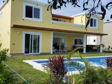 Venta De Moderna Casa De Playa En Asia Con Un Área Total De 600M2 Y 360M2 De Construida