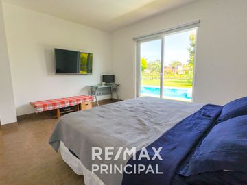 Venta De Moderna Casa De Playa En Asia Con Un Área Total De 600M2 Y 360M2 De Construida