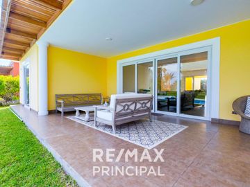 Venta De Moderna Casa De Playa En Asia Con Un Área Total De 600M2 Y 360M2 De Construida