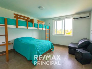 Venta De Moderna Casa De Playa En Asia Con Un Área Total De 600M2 Y 360M2 De Construida