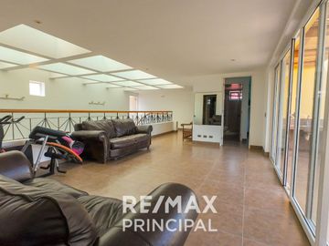 Venta De Moderna Casa De Playa En Asia Con Un Área Total De 600M2 Y 360M2 De Construida