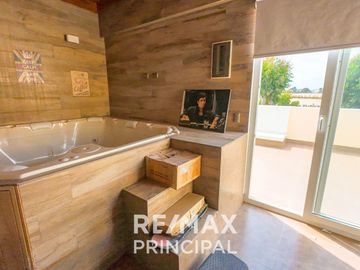 Venta De Moderna Casa De Playa En Asia Con Un Área Total De 600M2 Y 360M2 De Construida