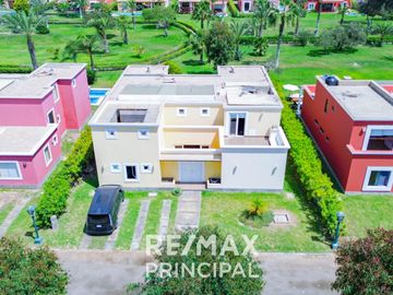 Venta De Moderna Casa De Playa En Asia Con Un Área Total De 600M2 Y 360M2 De Construida