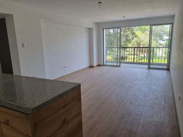 OPORTUNIDAD ÚNICA, VENTA DE DEPARTAMENTO DE 125M2 CON ESTACIONAMIENTO EN SURCO