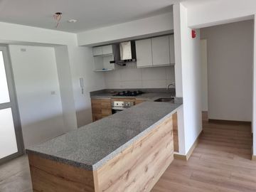 OPORTUNIDAD ÚNICA, VENTA DE DEPARTAMENTO DE 125M2 CON ESTACIONAMIENTO EN SURCO