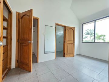 ALQUILER CASA EN URBANIZACION LAGUNA DORADA - SAMBORONDON - KM 1.5