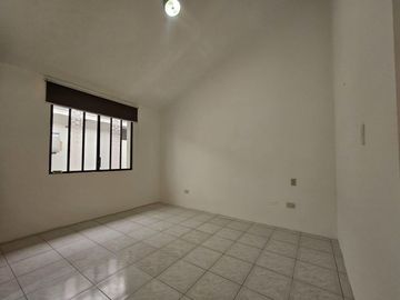 ALQUILER CASA EN URBANIZACION LAGUNA DORADA - SAMBORONDON - KM 1.5