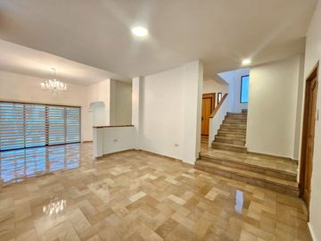ALQUILER CASA EN URBANIZACION LAGUNA DORADA - SAMBORONDON - KM 1.5