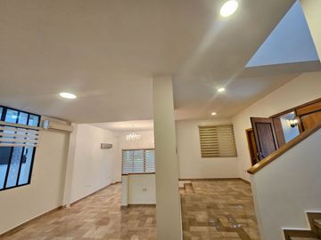 ALQUILER CASA EN URBANIZACION LAGUNA DORADA - SAMBORONDON - KM 1.5