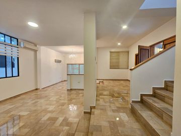 ALQUILER CASA EN URBANIZACION LAGUNA DORADA - SAMBORONDON - KM 1.5