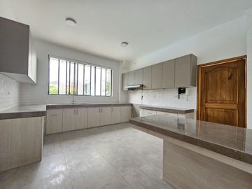 ALQUILER CASA EN URBANIZACION LAGUNA DORADA - SAMBORONDON - KM 1.5
