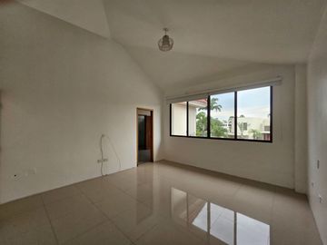 ALQUILER CASA EN URBANIZACION LAGUNA DORADA - SAMBORONDON - KM 1.5