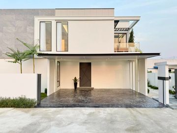 Luxury Modern Pool Villa