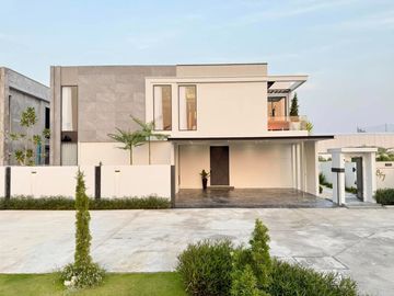 Luxury Modern Pool Villa