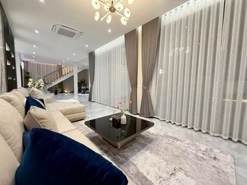 Luxury Modern Pool Villa