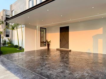 Luxury Modern Pool Villa