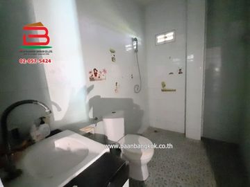 ที่ดินพร้อมบ้านเดี่ยว หมู่บ้าน แบนชะโด 2 แยก 10 เนื้อที่ 200 ตรว. ถนนประชาร่วมใจ แขวงทรายกองดินใต้ เขตคลองสามวา กรุงเทพฯ
