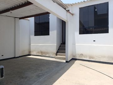 ALQUILER CASA CHACLACAYO URB. MIRASOL DE HUAMPANI 3 DORMITORIOS COCHERA
