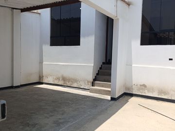 ALQUILER CASA CHACLACAYO URB. MIRASOL DE HUAMPANI 3 DORMITORIOS COCHERA