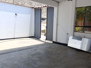 ALQUILER CASA CHACLACAYO URB. MIRASOL DE HUAMPANI 3 DORMITORIOS COCHERA