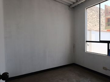 ALQUILER CASA CHACLACAYO URB. MIRASOL DE HUAMPANI 3 DORMITORIOS COCHERA