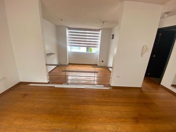 Casa en venta 3 dormitorios de 2 pisos en Santa Lucia norte de Quito