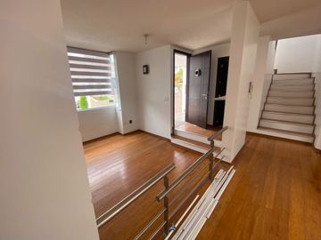 Casa en venta 3 dormitorios de 2 pisos en Santa Lucia norte de Quito