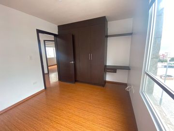Casa en venta 3 dormitorios de 2 pisos en Santa Lucia norte de Quito