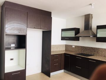 Casa en venta 3 dormitorios de 2 pisos en Santa Lucia norte de Quito