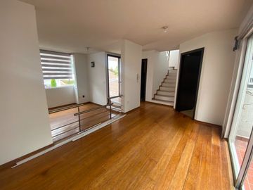Casa en venta 3 dormitorios de 2 pisos en Santa Lucia norte de Quito