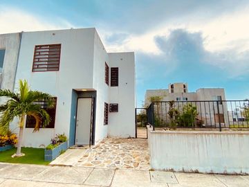 CASA EN VENTA EN ESQUINA 3 RECAMARAS 3 BAÑOS CON ALBERCA, AREAS VERDES EN MERIDA YUCATAN
