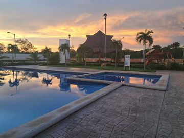 CASA EN VENTA EN ESQUINA 3 RECAMARAS 3 BAÑOS CON ALBERCA, AREAS VERDES EN MERIDA YUCATAN