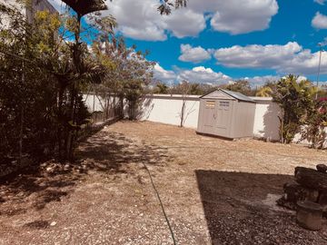 CASA EN VENTA EN ESQUINA 3 RECAMARAS 3 BAÑOS CON ALBERCA, AREAS VERDES EN MERIDA YUCATAN