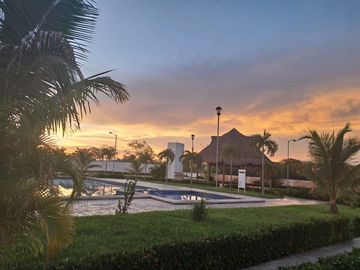 CASA EN VENTA EN ESQUINA 3 RECAMARAS 3 BAÑOS CON ALBERCA, AREAS VERDES EN MERIDA YUCATAN