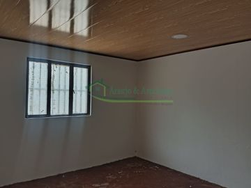 SE ARRIENDA CASALOTE EN LA VEREDA MANUEL SUR.