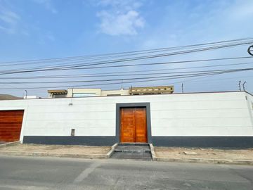 Oportunidad!! Casa En Venta Sol De La Molina, Excelente Ubicacion
