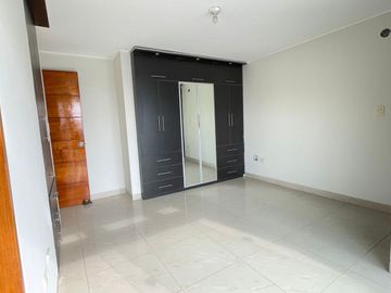 Oportunidad!! Casa En Venta Sol De La Molina, Excelente Ubicacion