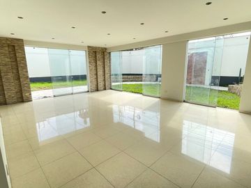 Oportunidad!! Casa En Venta Sol De La Molina, Excelente Ubicacion